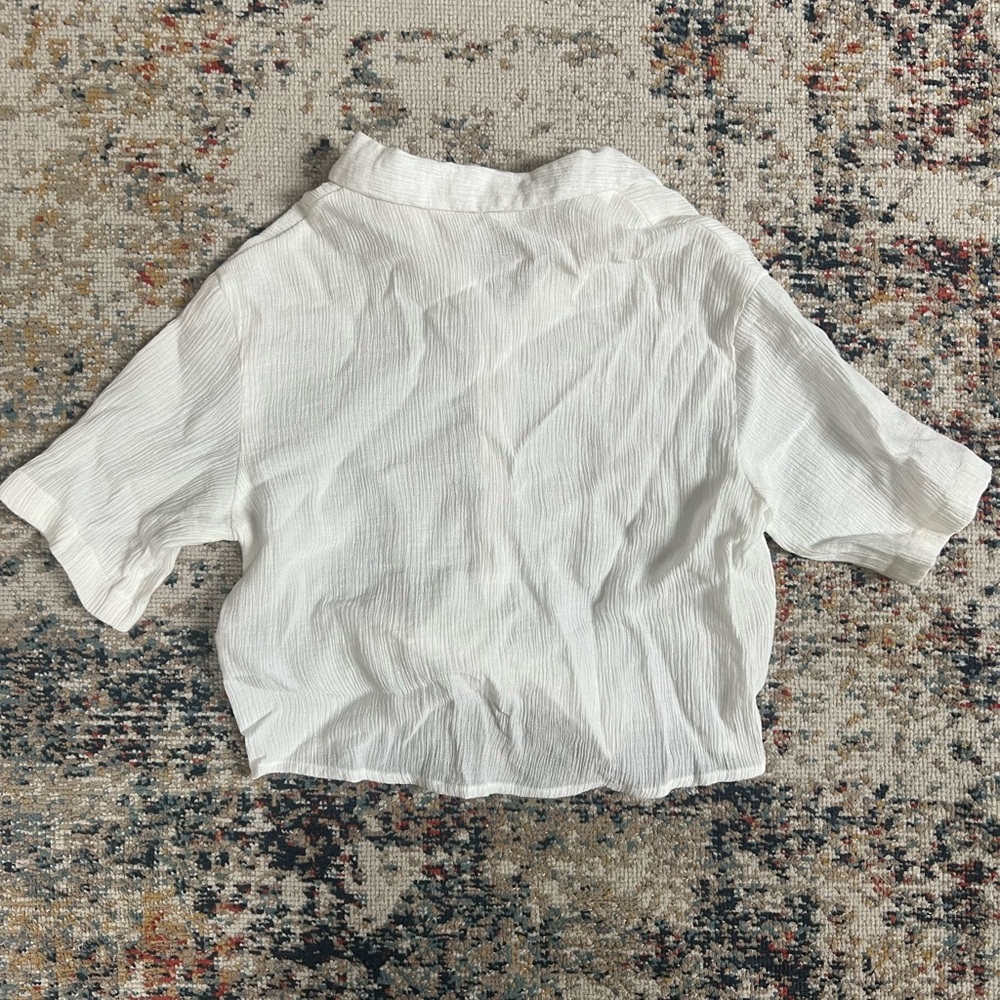 Girls H&M cropped Cream Button-Down Shirt - Picture 5 of 5